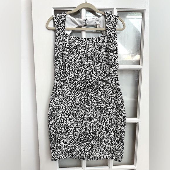Vintage Cache Black and White Textured Classic Dress Fitted Stretchy Size 12 L - Picture 1 of 11